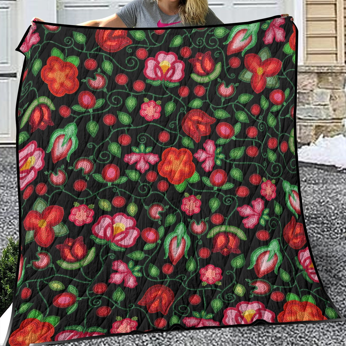 Rose Reverie Black Lightweight & Breathable Quilt With Edge-wrapping Strips