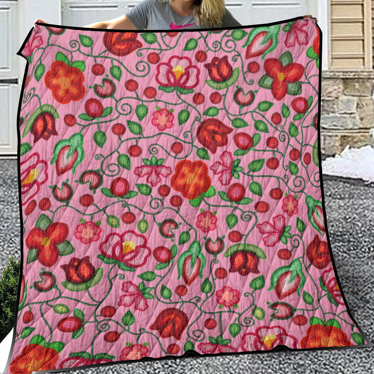 Rose Reverie Pink Lightweight & Breathable Quilt With Edge-wrapping Strips