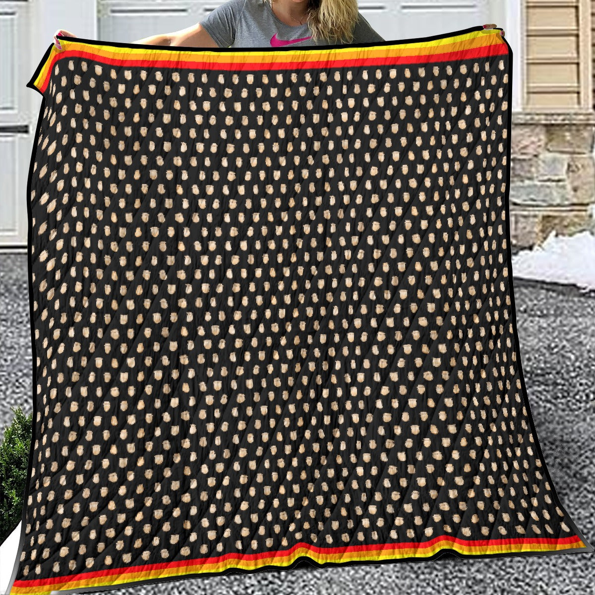 Elk Teeth on Black Lightweight & Breathable Quilt With Edge-wrapping Strips