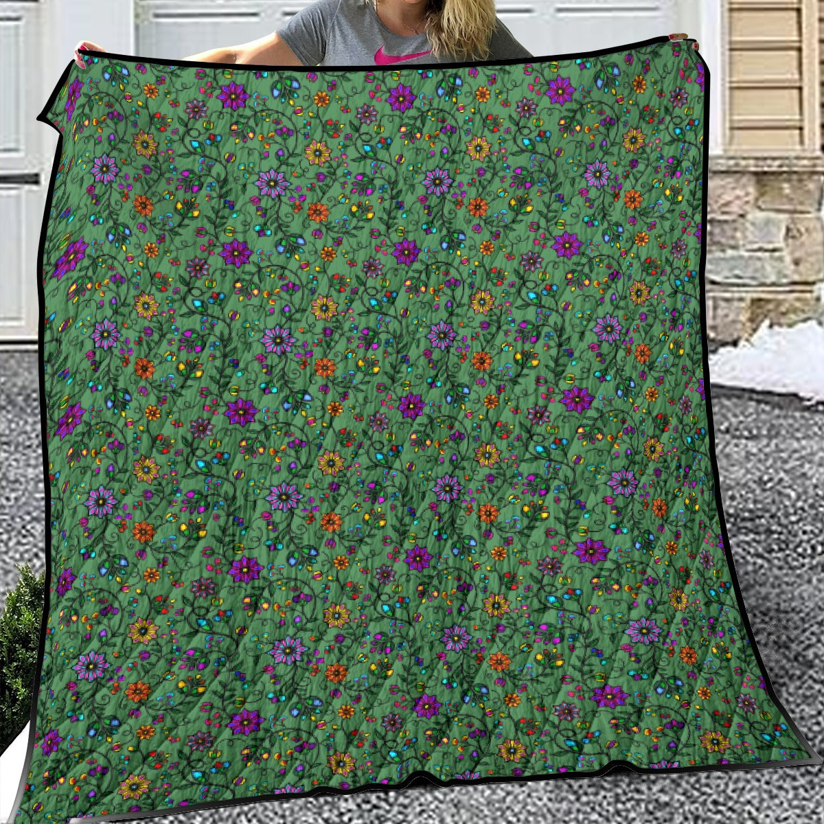 Prairie Paintbrush Sage Lightweight & Breathable Quilt With Edge-wrapping Strips