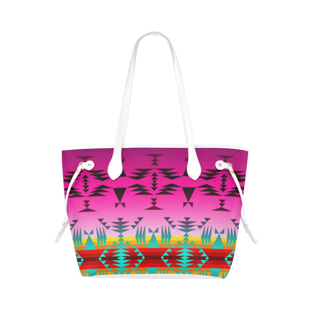 Between the Cascade Mountains Clover Canvas Tote Bag (Model 1661) Clover Canvas Tote Bag (1661) e-joyer
