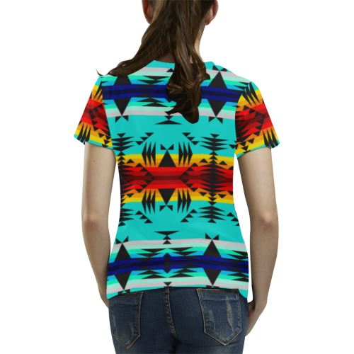 Between the Mountains All Over Print T-shirt for Women/Large Size (USA Size) (Model T40) All Over Print T-Shirt for Women/Large (T40) e-joyer