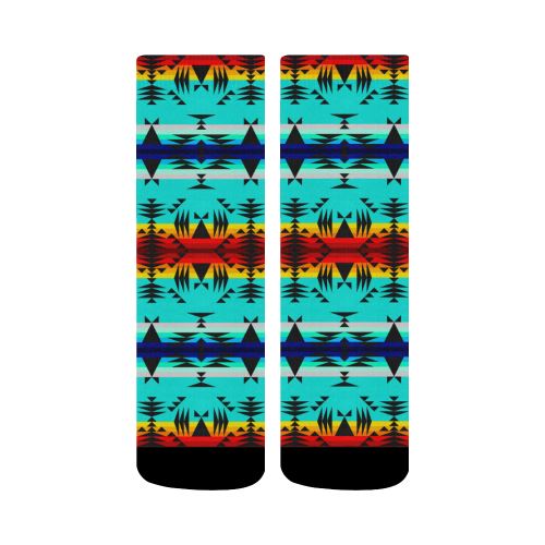 Between the Mountains Crew Socks Crew Socks e-joyer