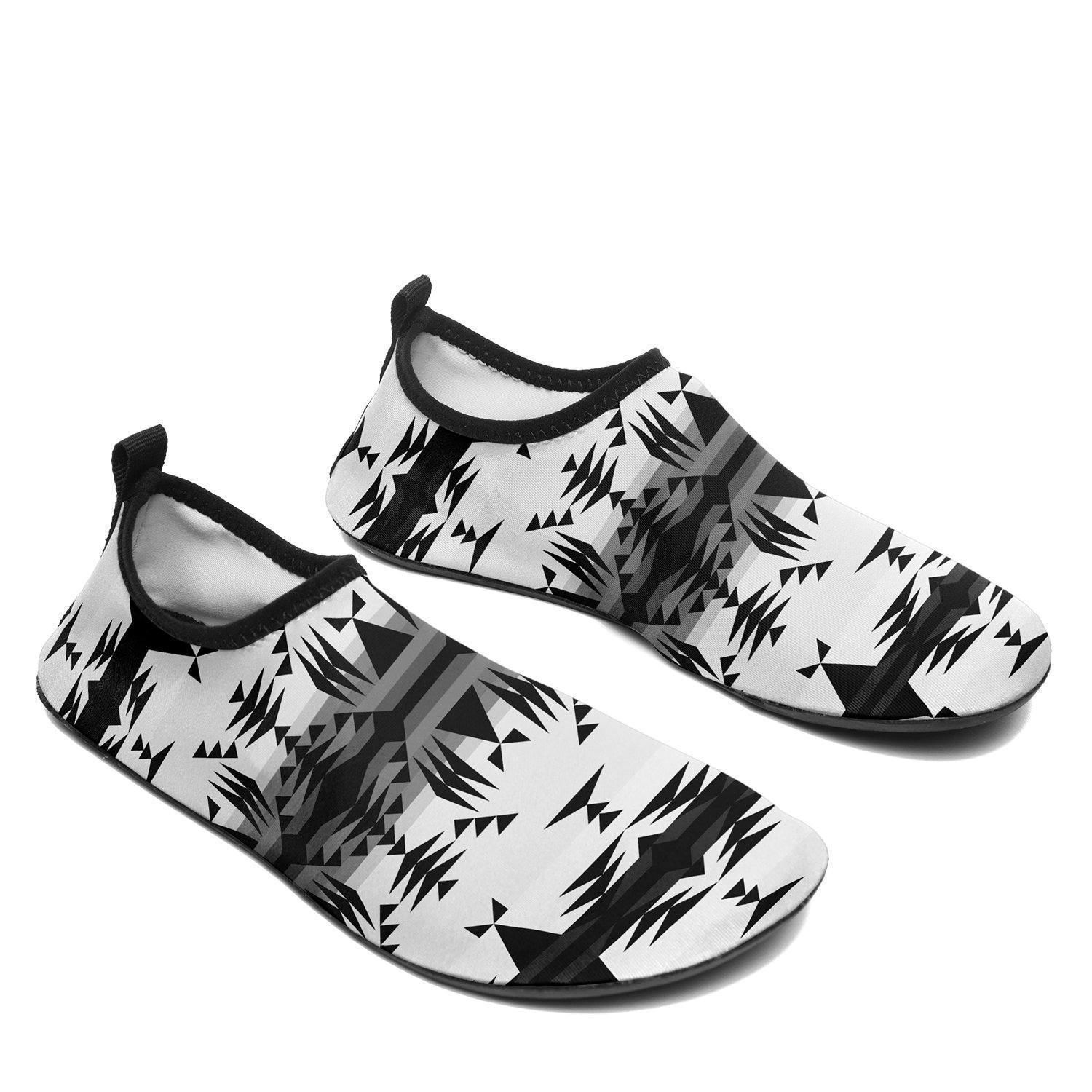 Between the Mountains White and Black Sockamoccs Kid's Slip On Shoes 49 Dzine