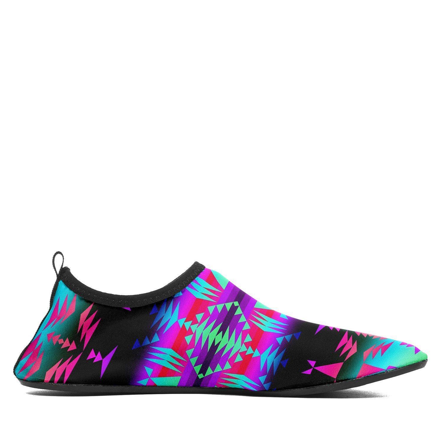 Between the Rocky Mountains Sockamoccs Kid's Slip On Shoes 49 Dzine