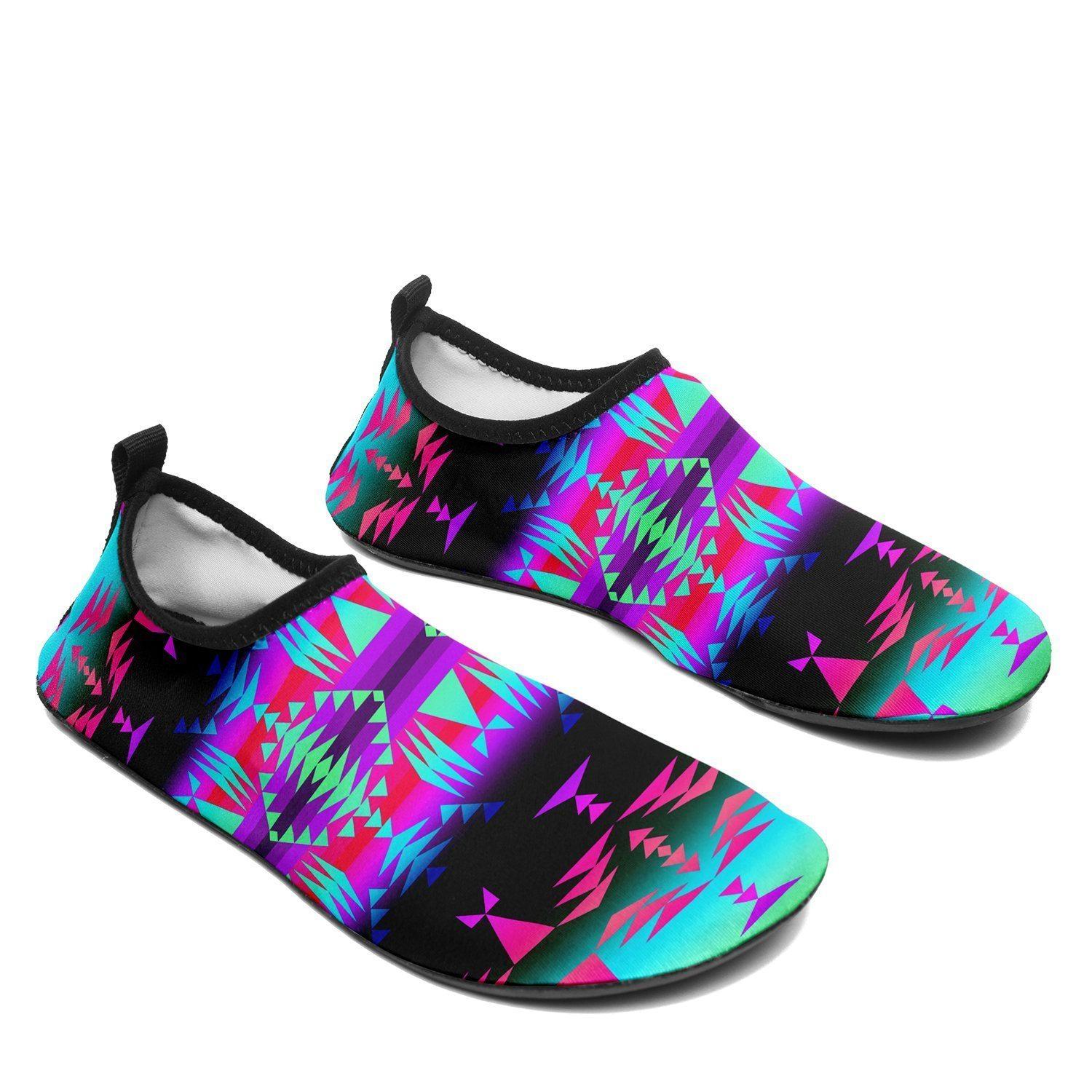 Between the Rocky Mountains Sockamoccs Kid's Slip On Shoes 49 Dzine