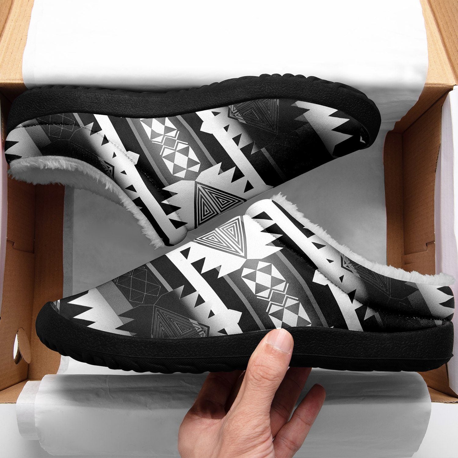 Okotoks Black and White Ikinnii Indoor Slipper 49 Dzine