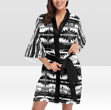 Okotoks Black and White Kimono Robe Artsadd