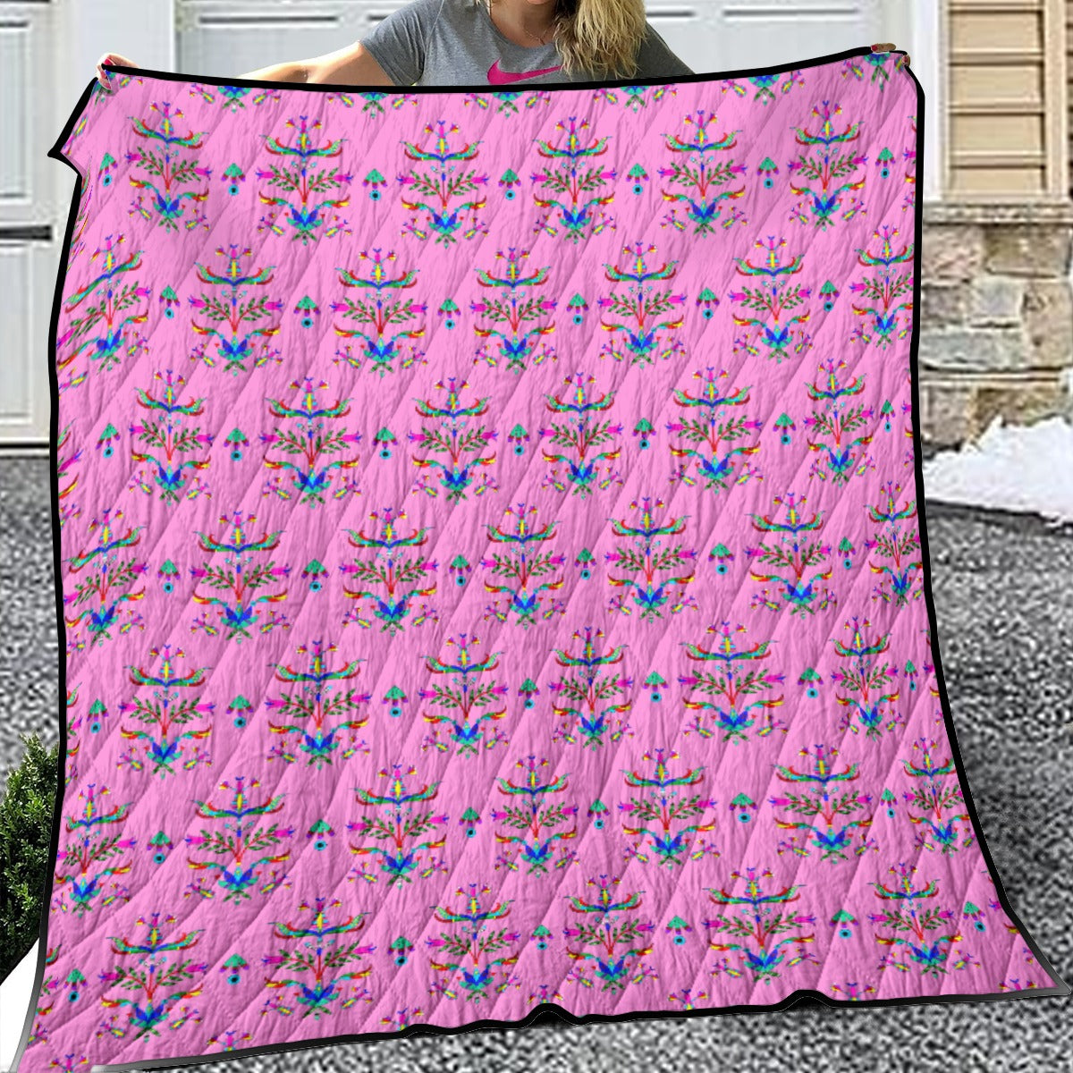 Dakota Damask Cheyenne Pink Lightweight & Breathable Quilt With Edge-wrapping Strips