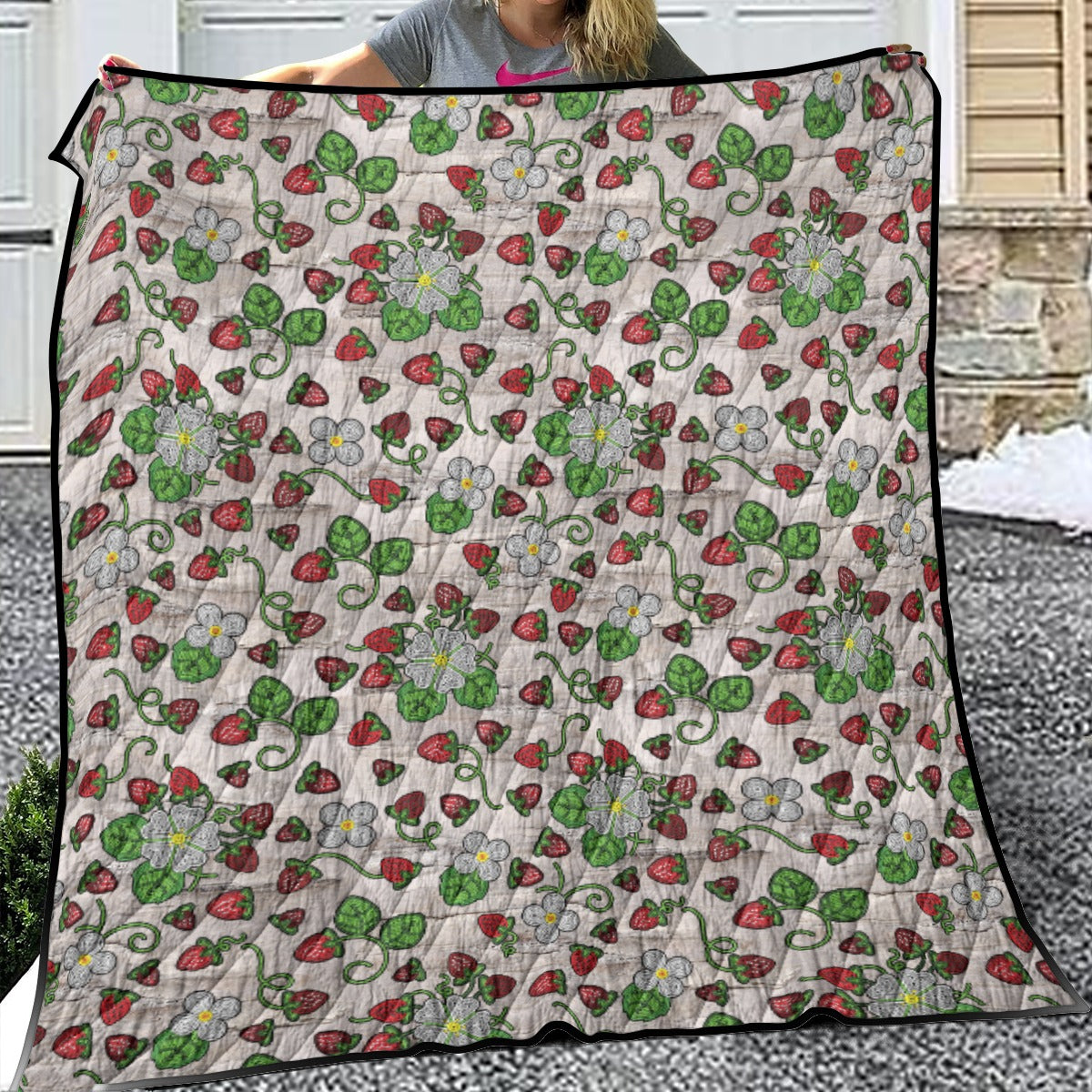 Strawberry Dreams Bright Birch Lightweight & Breathable Quilt With Edge-wrapping Strips