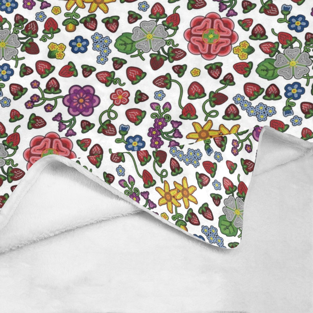 Berry Pop White Ultra-Soft Micro Fleece Blanket 50"x60"