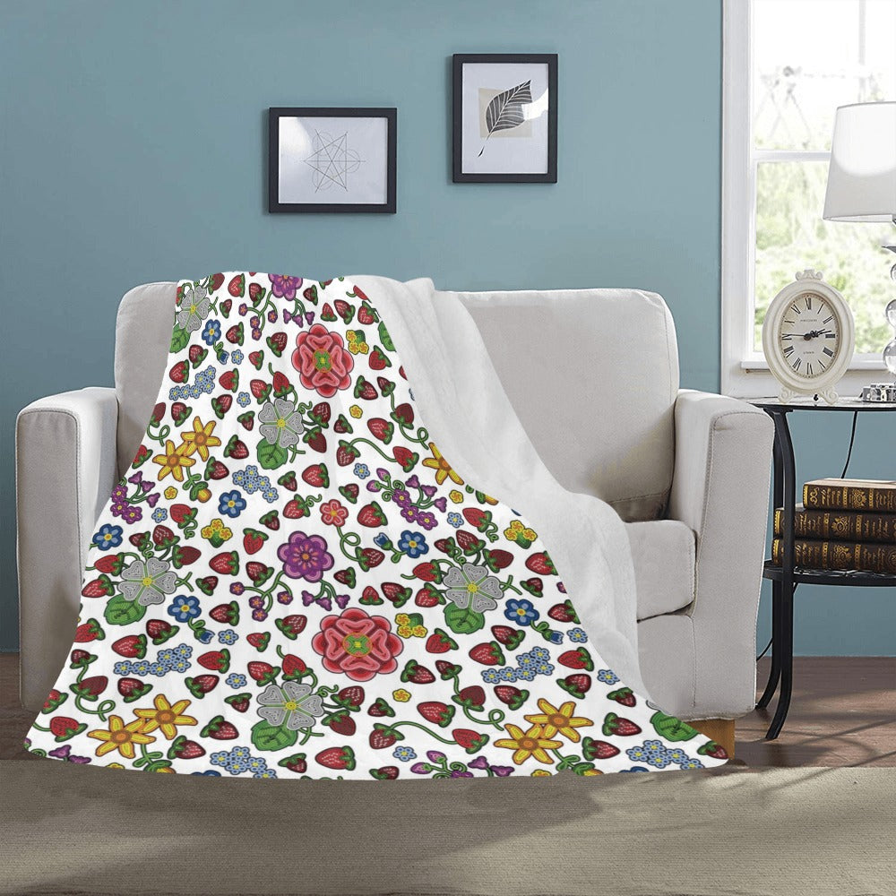 Berry Pop White Ultra-Soft Micro Fleece Blanket 50"x60"