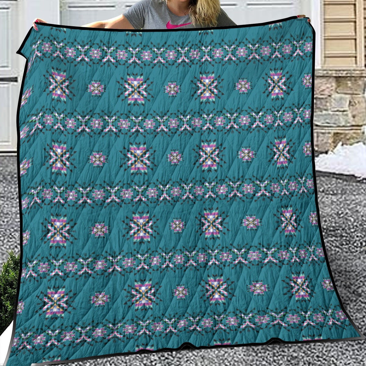 Medicine Lodge Dark Winter Lightweight & Breathable Quilt With Edge-wrapping Strips